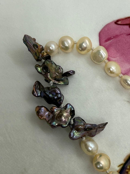 13. Whisper of the Moon - Choker