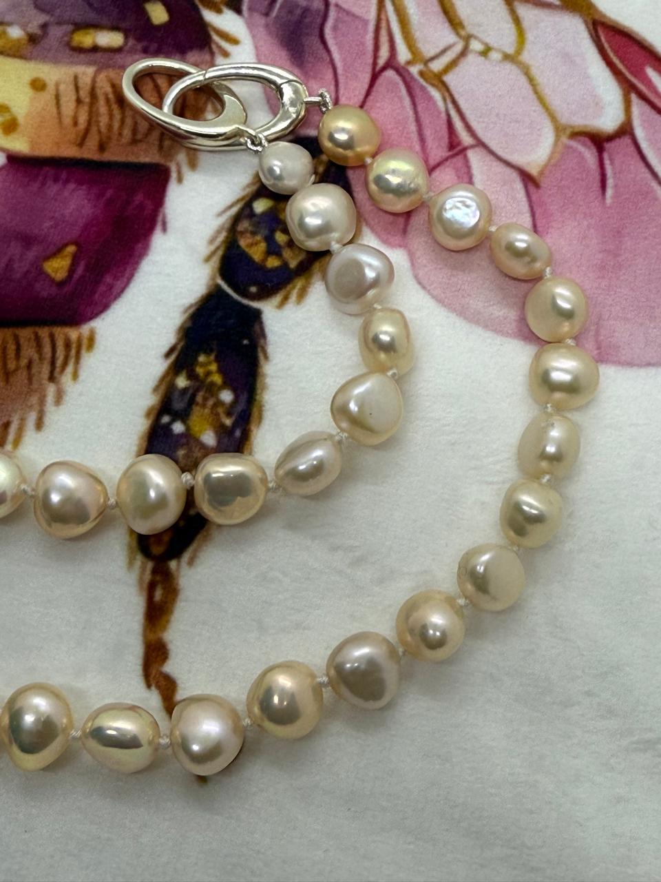 13. Whisper of the Moon - Choker