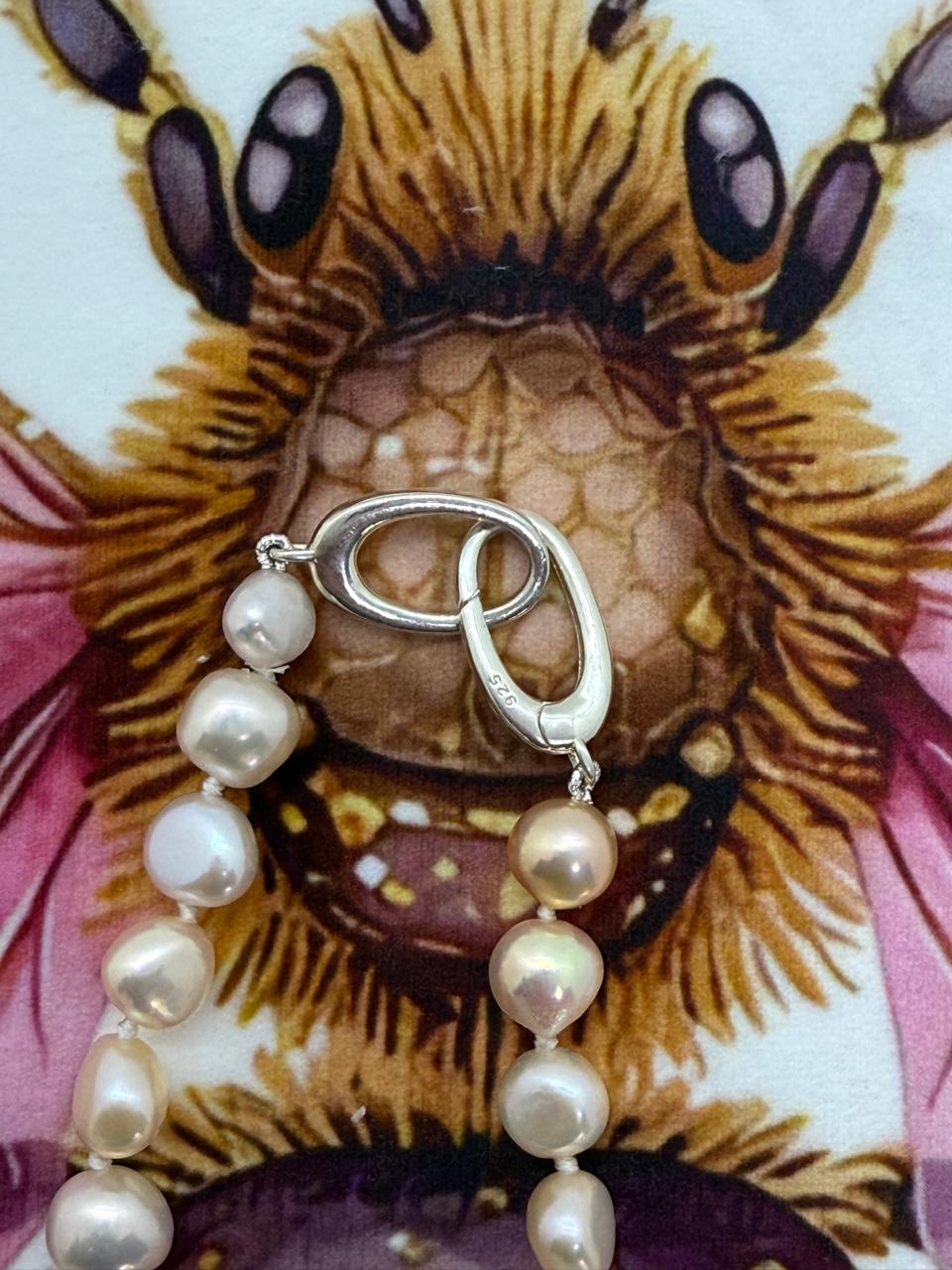 13. Whisper of the Moon - Choker